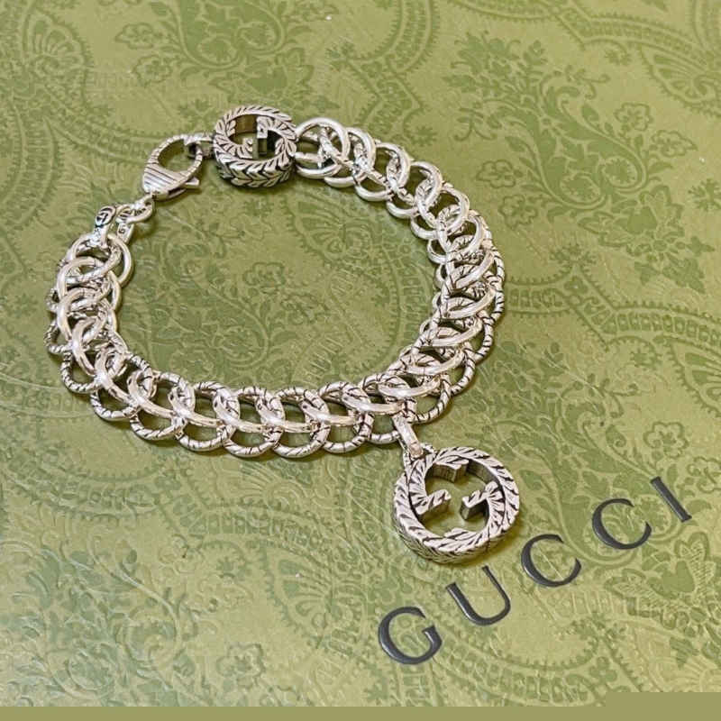 G*u*i bracelets